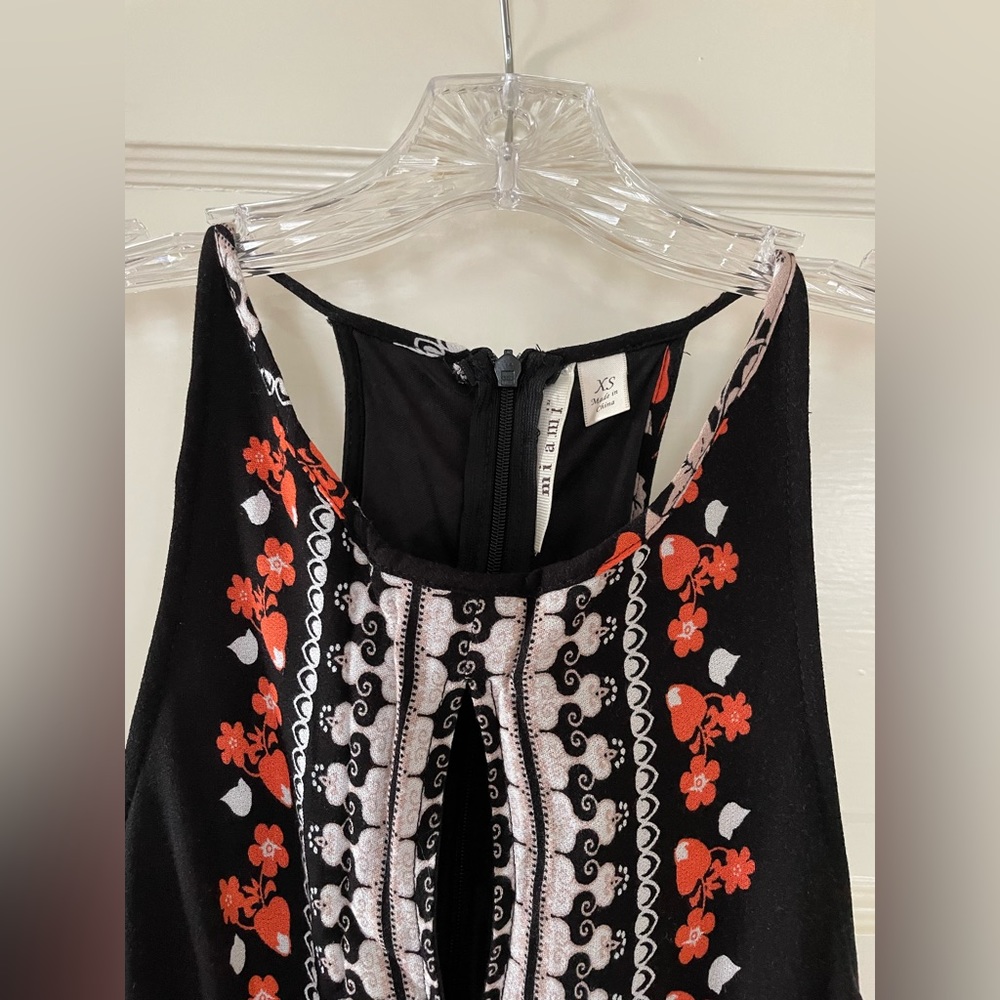 Short Keyhole Dress - Picture 3 of 7